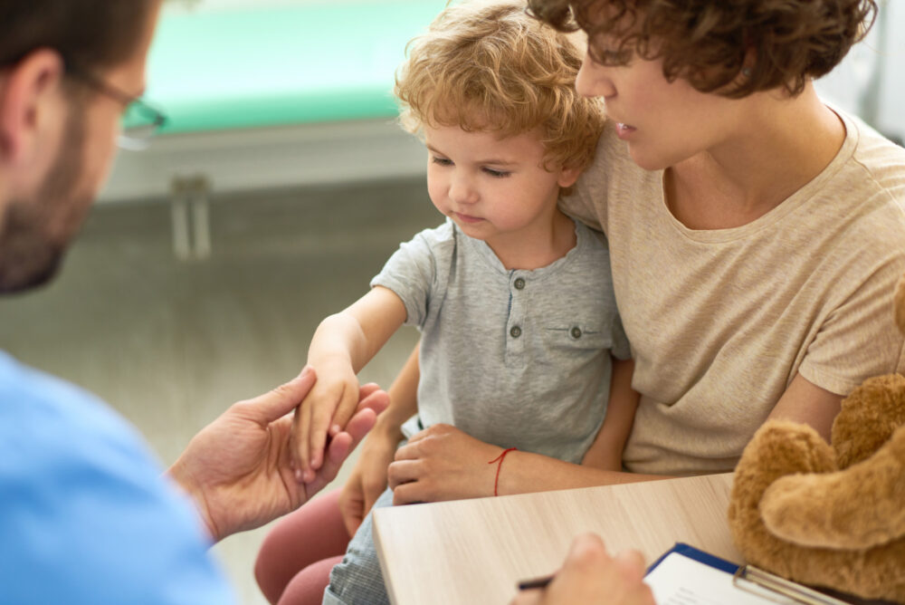 Annonce d&rsquo;une maladie chez un enfant : un congé de deux jours pour les parents
